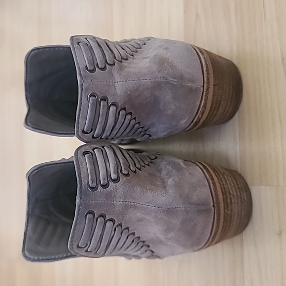 Vince Camuto Grey Suede Pevista Ankle Booties Size 7.5 - Picture 9 of 9